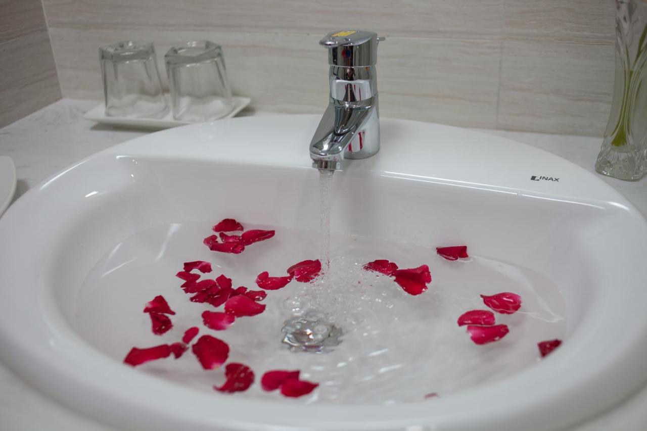 Khách sạn Luxury House & Travel
